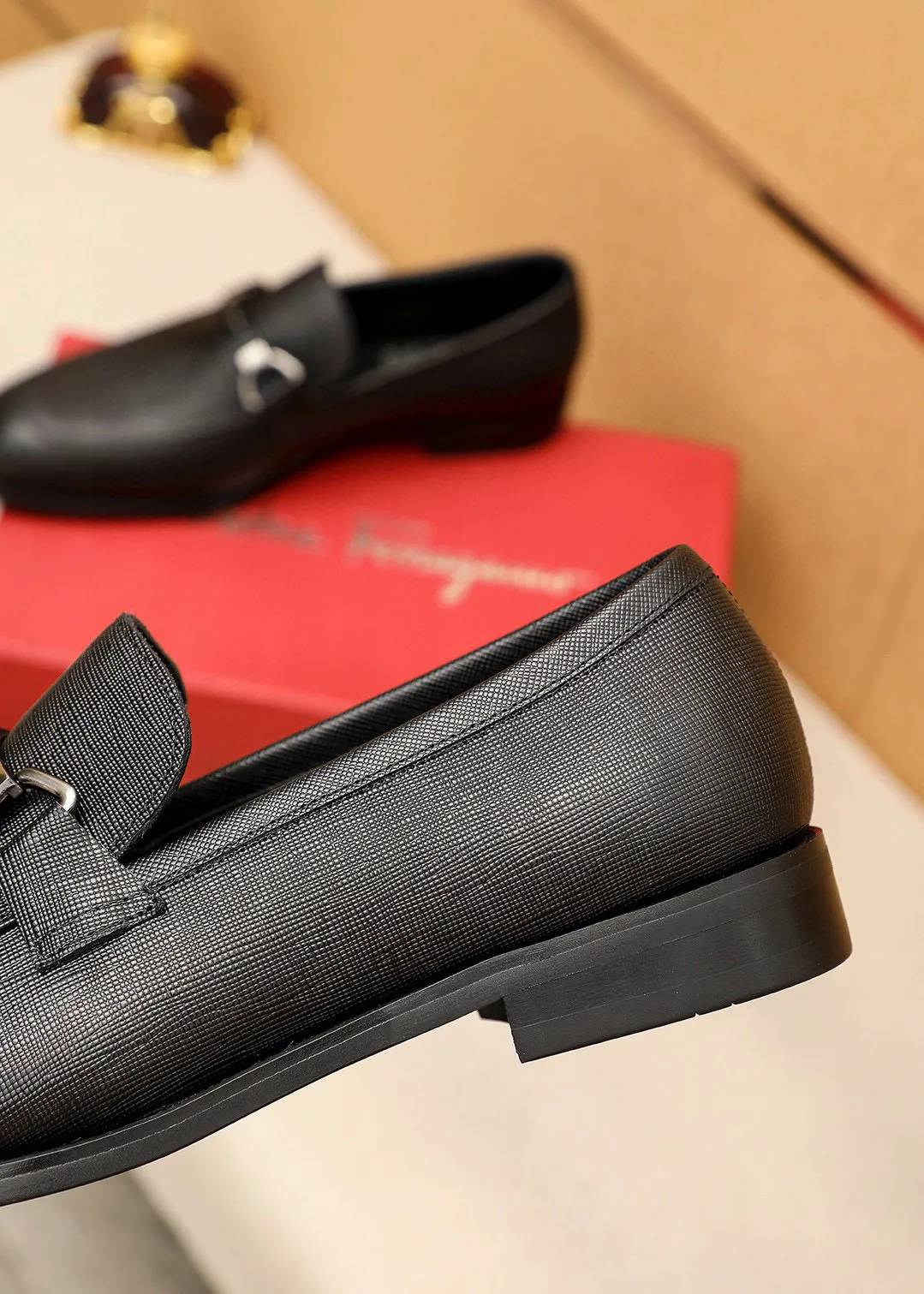 Men's shoes💰460💰 Product trademark: Ferragamo "Ferragamo" casual leather shoes Regular size: 38-44 (45🉑️customized) Product materials: Selected imported first-layer cross-grain cowhide leather upper + luxury hardware buckle, imported water-dyed cowhide leather lining. Strong three-dimensional visual effect, original outsole color: 1⃣️color optional
